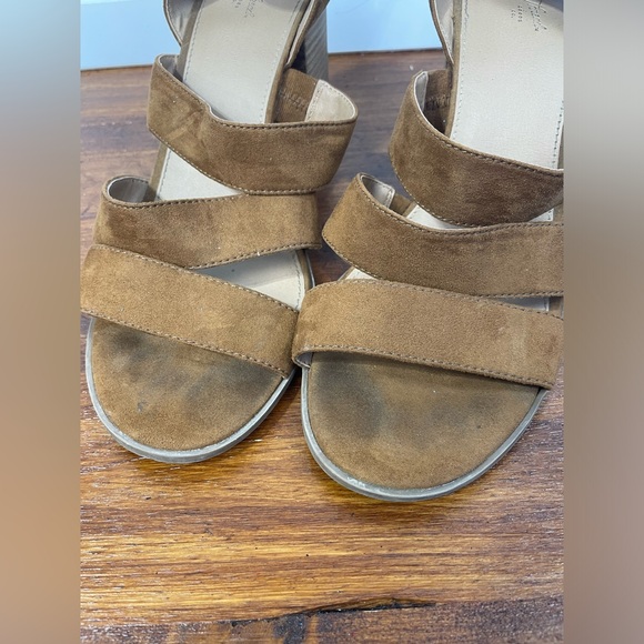 Universal Thread Target Brown Suede Strap Block Heels With Buckle 10 Women’s GUC - Picture 8 of 10